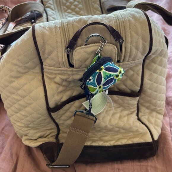Vera Bradley Duffle Brand New - Picture 6 of 6